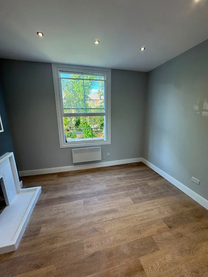 Flat Oseney Crescent in Greater London