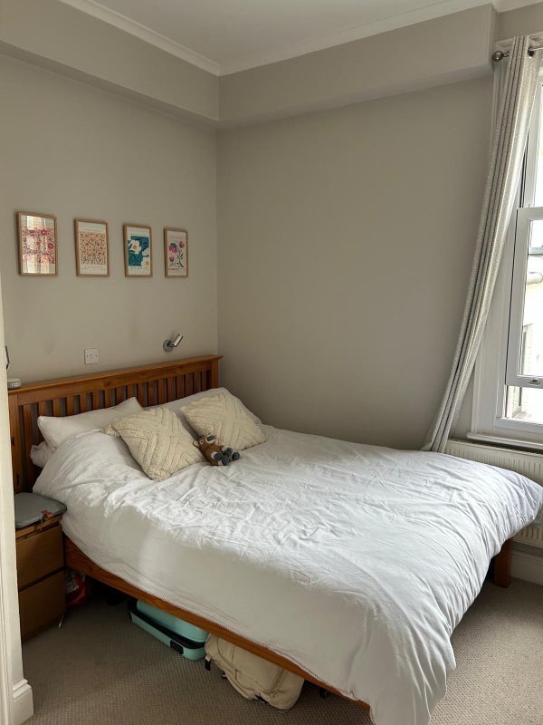 Room Abbeville Road in Greater London