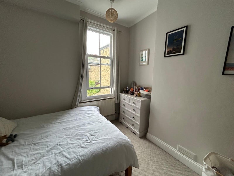 Room Abbeville Road in Greater London