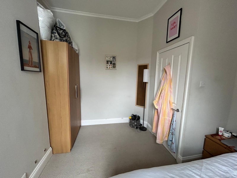 Room Abbeville Road in Greater London
