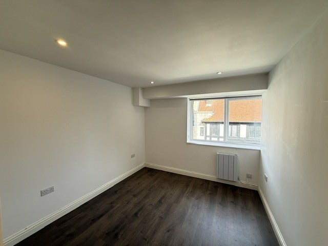 Flat Market Place in Watford