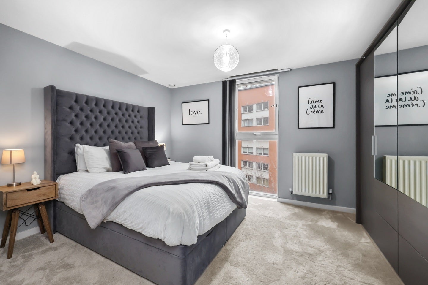 Flat Blackwall Way in Greater London