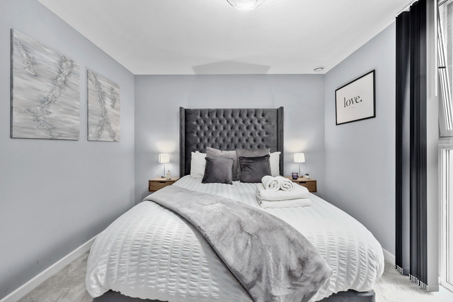 Flat Blackwall Way in Greater London