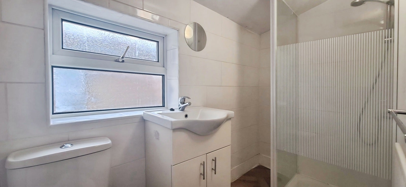 Flat Greenford Avenue in Greater London