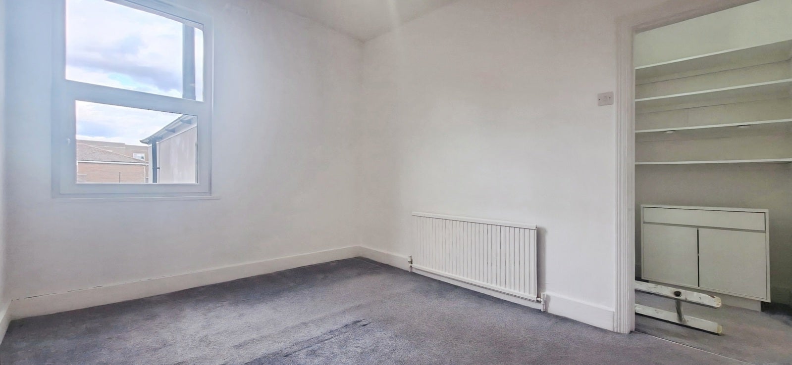 Flat Greenford Avenue in Greater London
