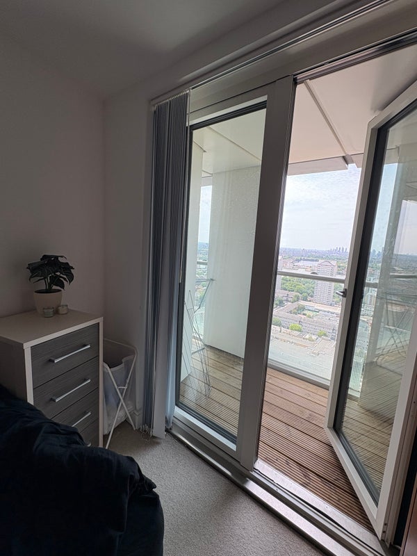 Room Lincoln Plaza in Greater London
