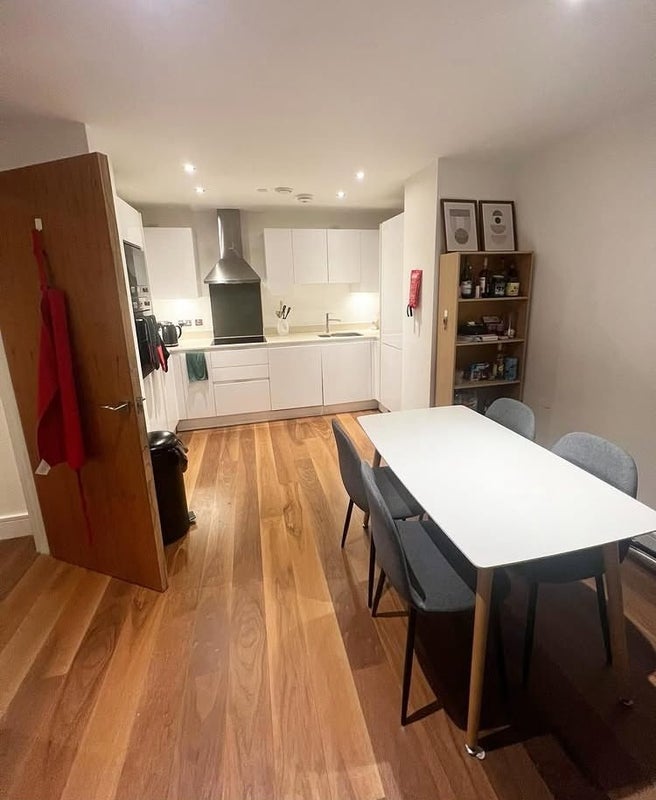 Room Lincoln Plaza in Greater London
