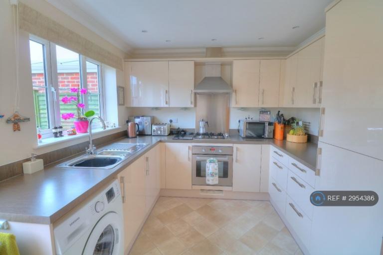 House Ash Close in Arun
