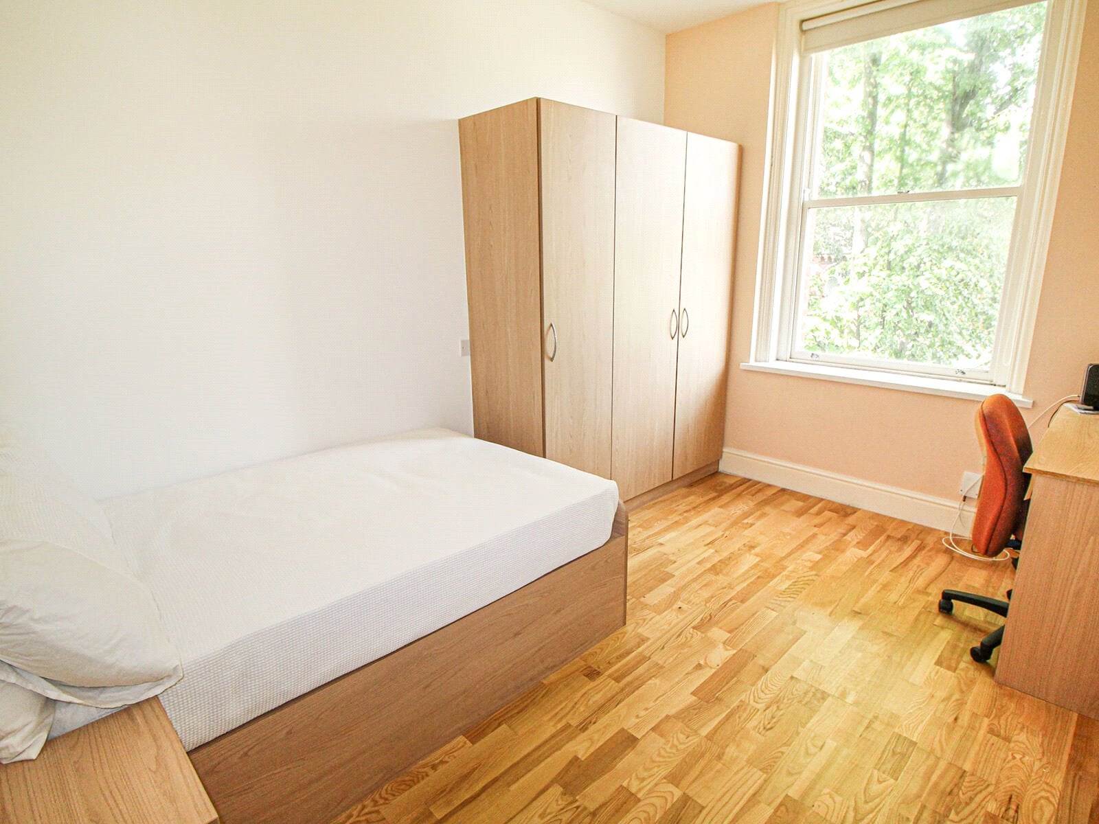 Flat Hyde Terrace in Leeds