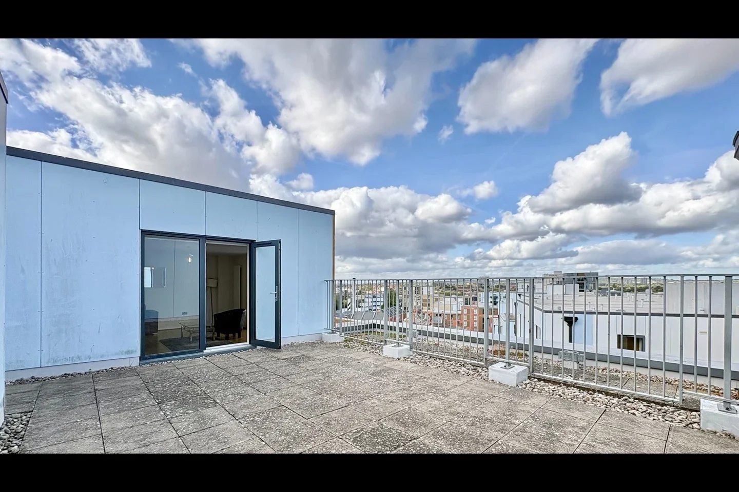 Flat Joslin Avenue in Greater London