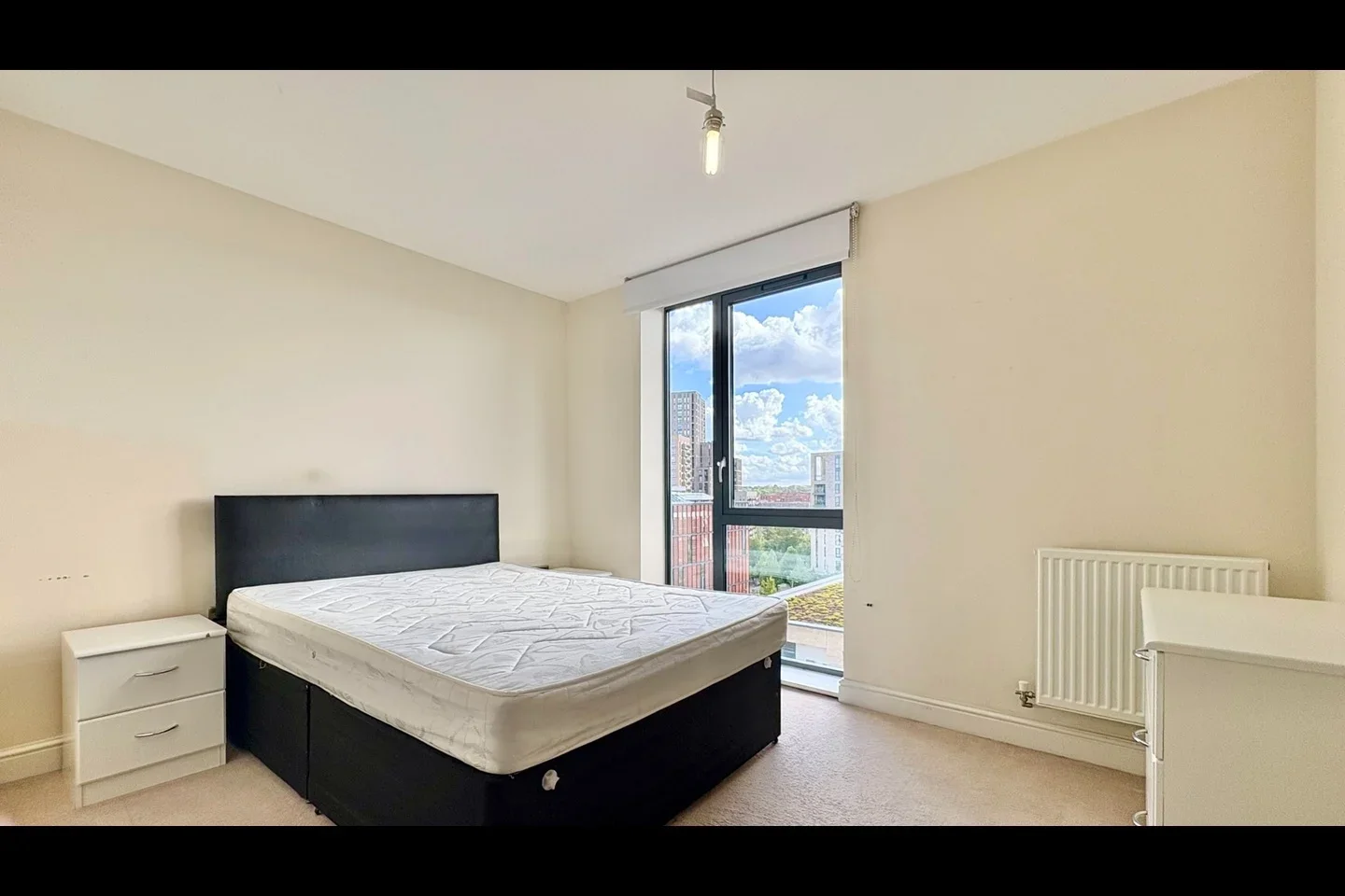 Flat Joslin Avenue in Greater London