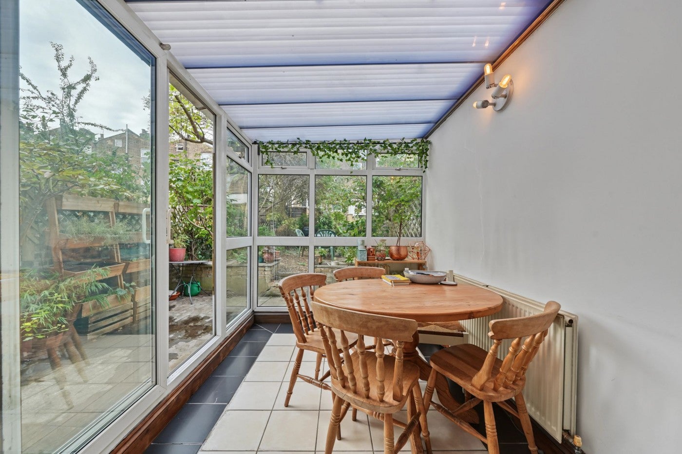 Flat Caedmon Road in Greater London