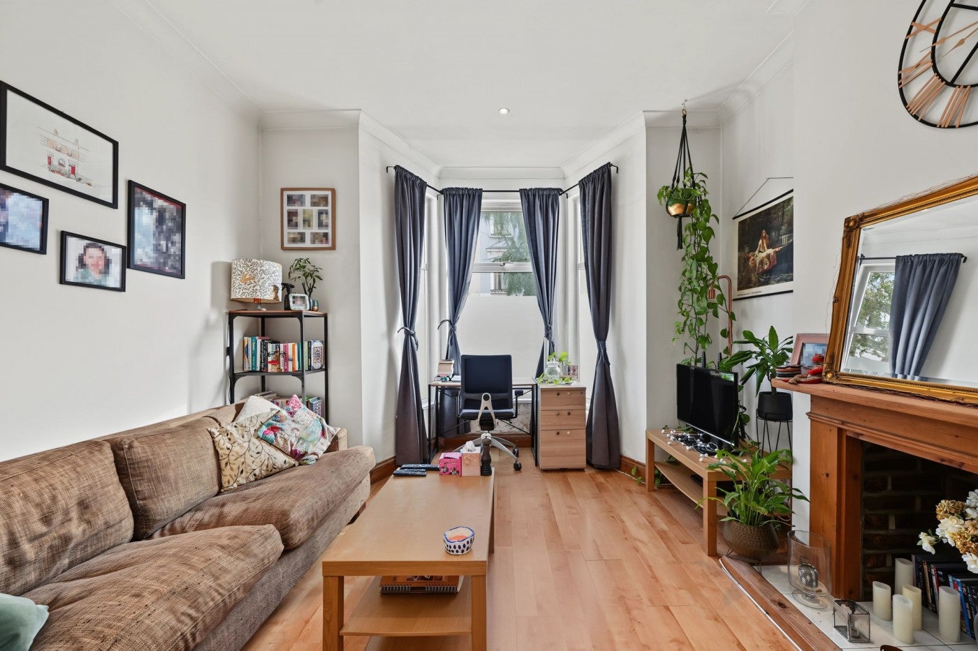 Flat Caedmon Road in Greater London