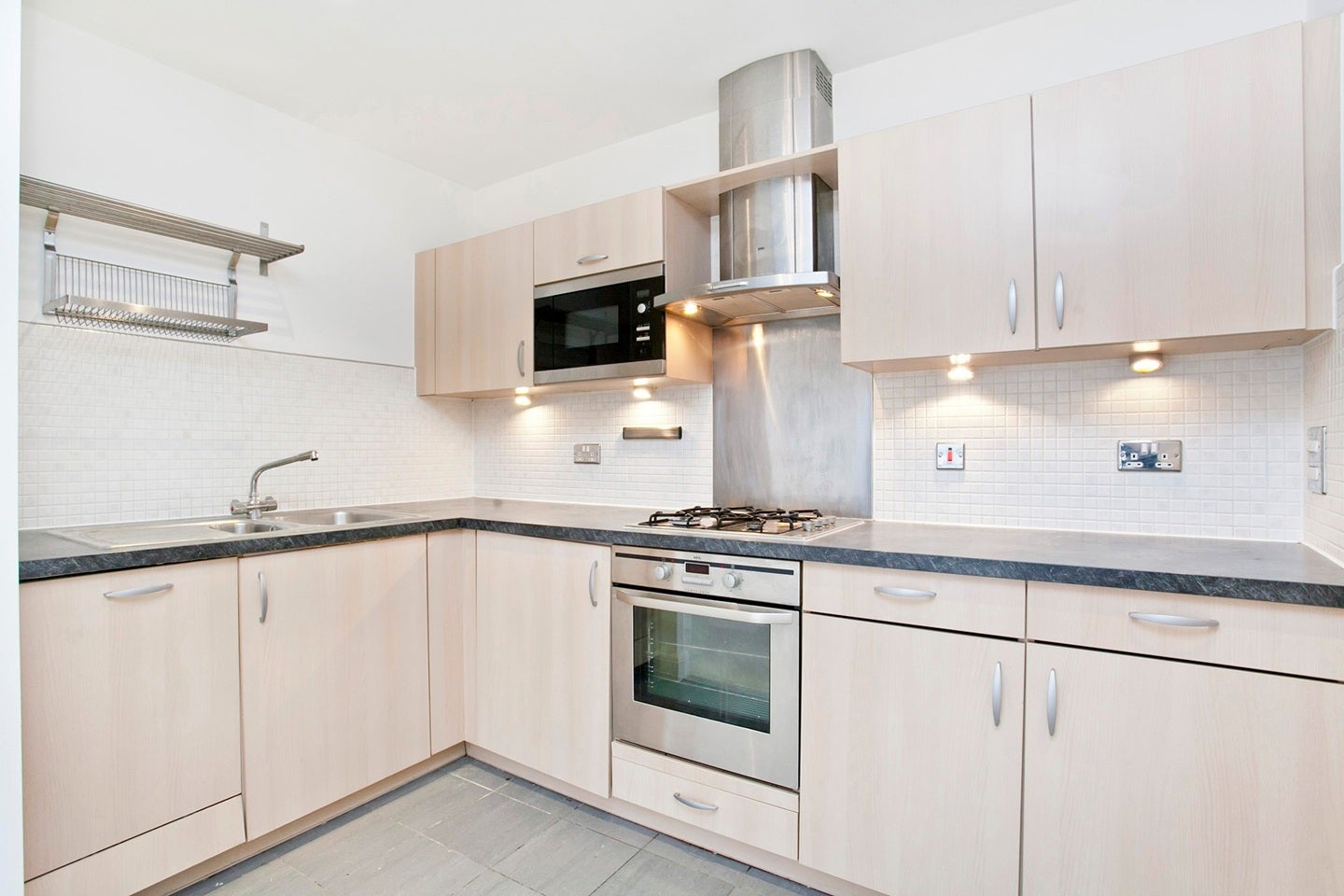 Flat Miles Close in Greater London