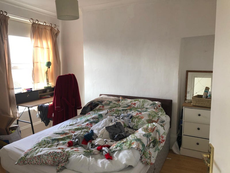 Room Dalyell Road in Greater London
