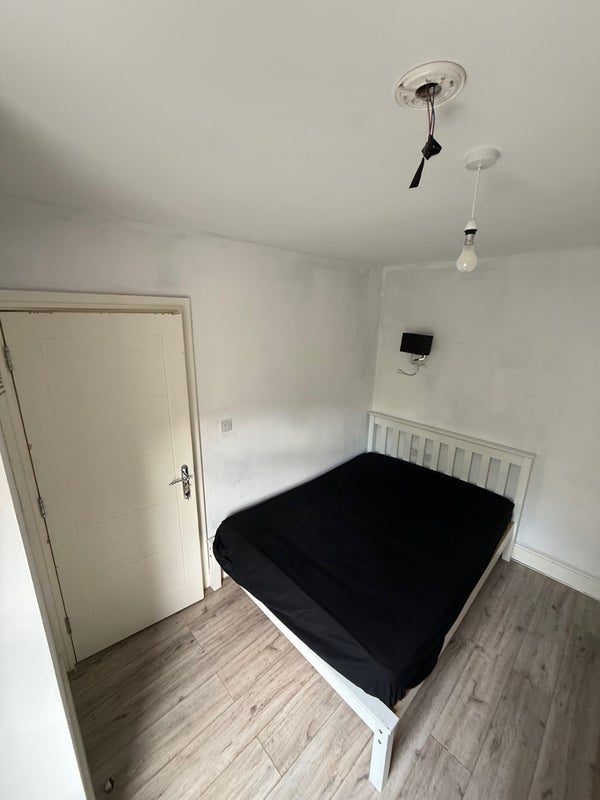 Room Birstall Road in Greater London