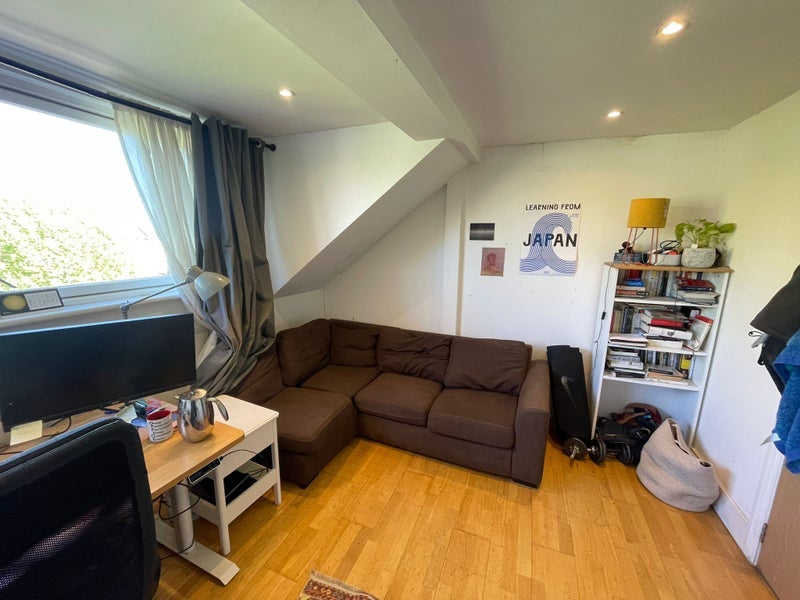Flat Loraine Road in Greater London