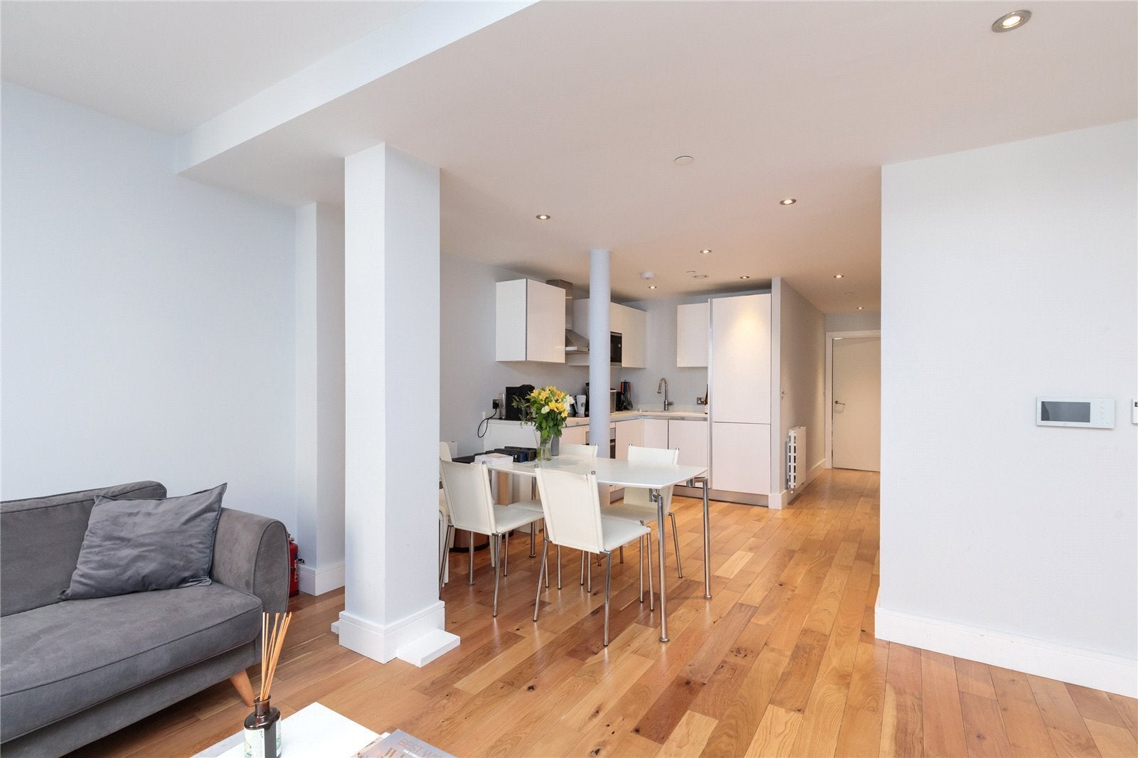 Flat Alie Street in Greater London