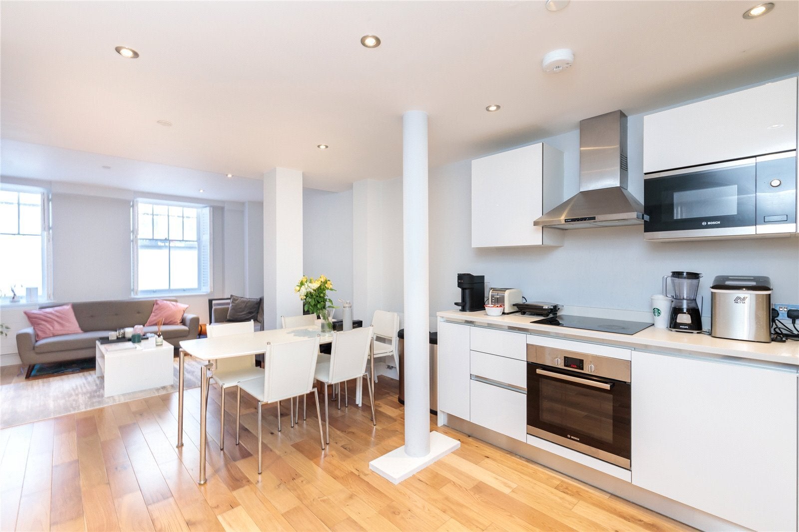 Flat Alie Street in Greater London