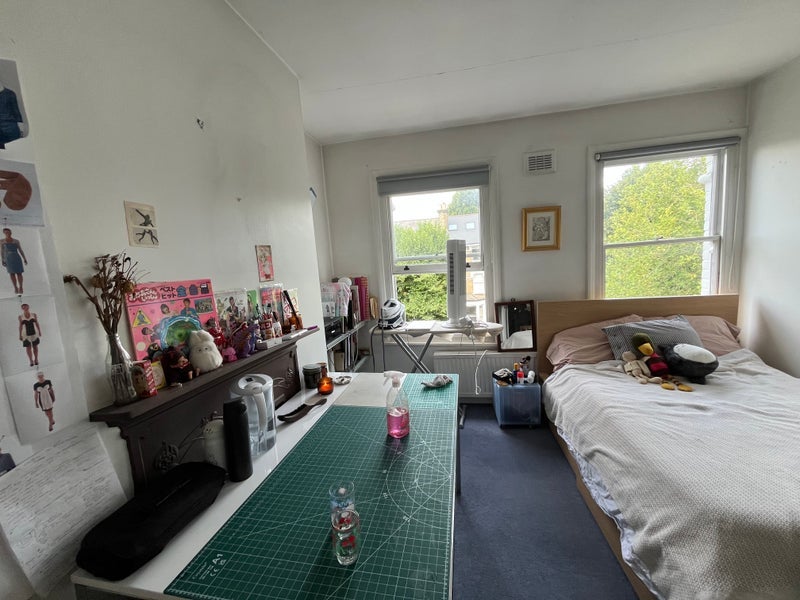 Room Evering Road in Greater London