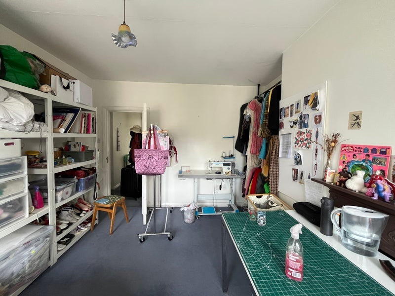 Room Evering Road in Greater London