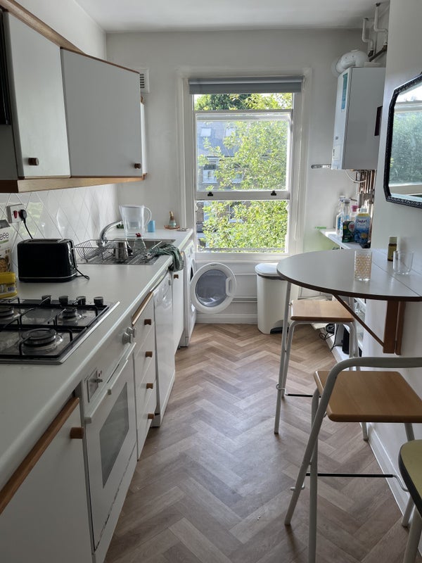 Room Evering Road in Greater London