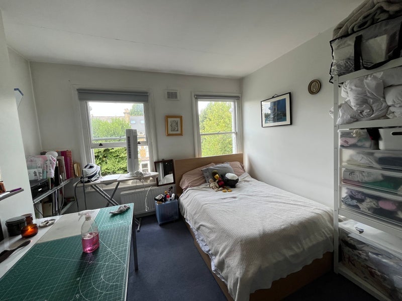 Room Evering Road in Greater London