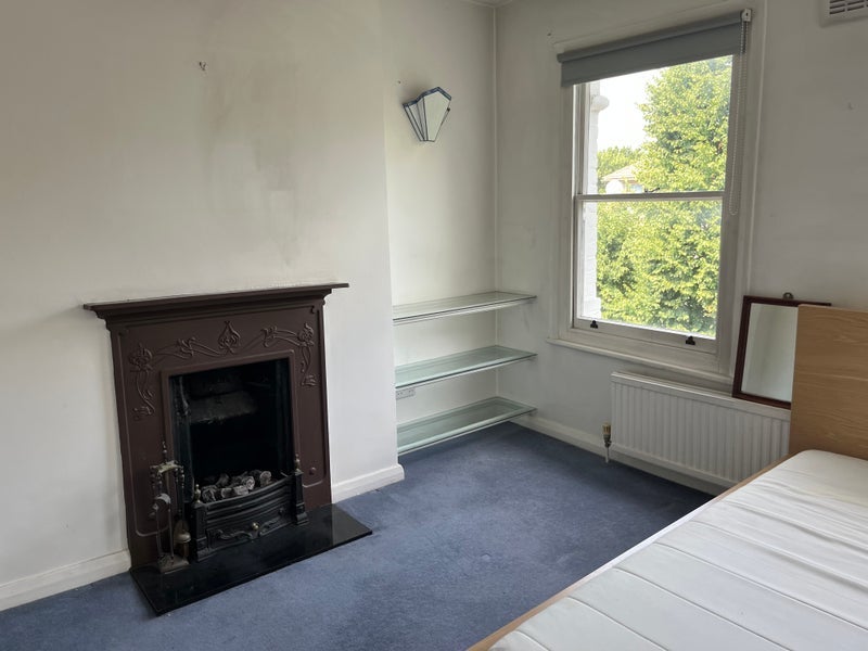 Room Evering Road in Greater London