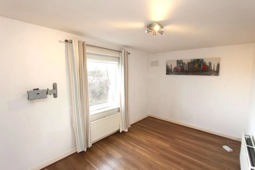Flat Northfield Grove in City of Edinburgh