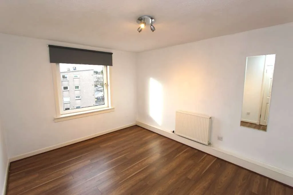 Flat Northfield Grove in City of Edinburgh