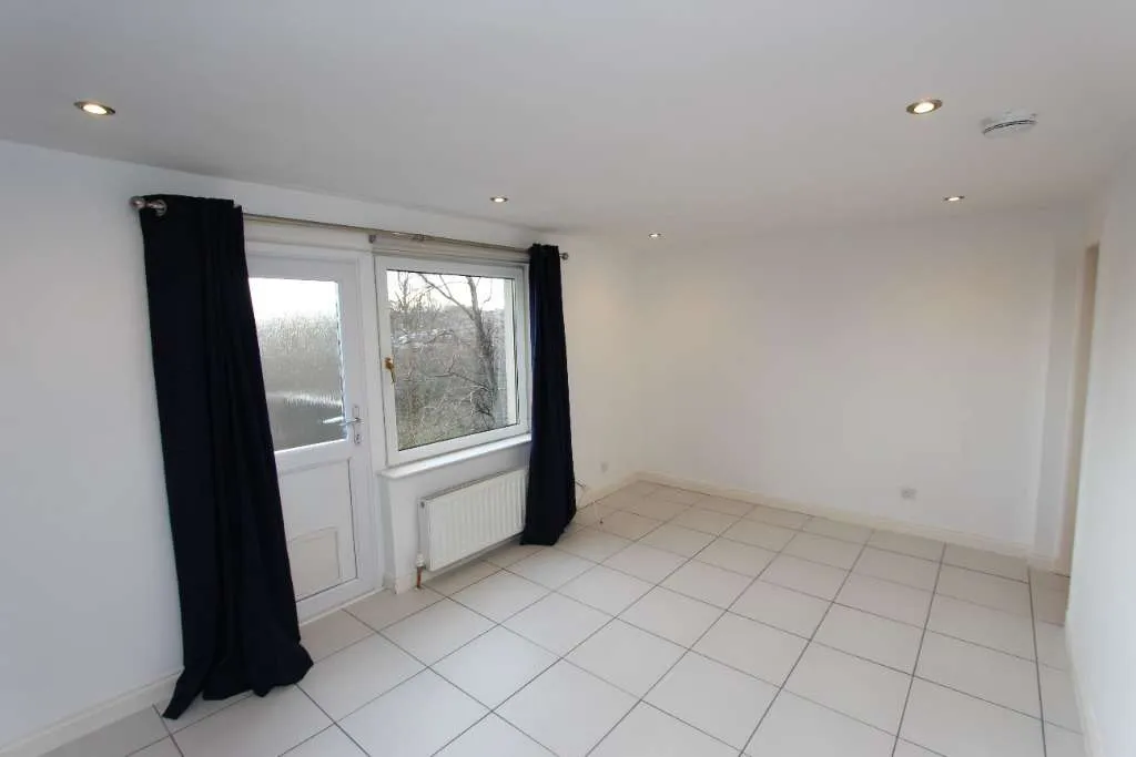 Flat Northfield Grove in City of Edinburgh