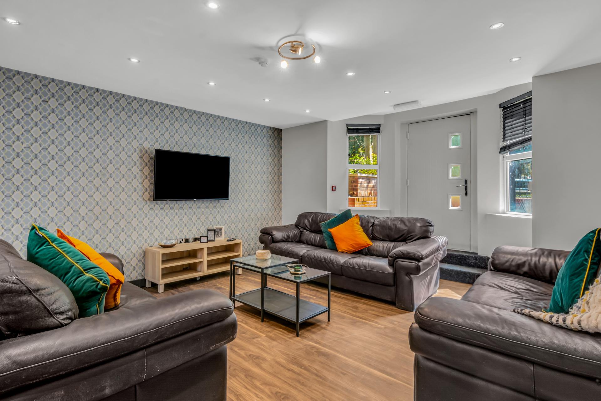 Room Hyde Park Road in Leeds