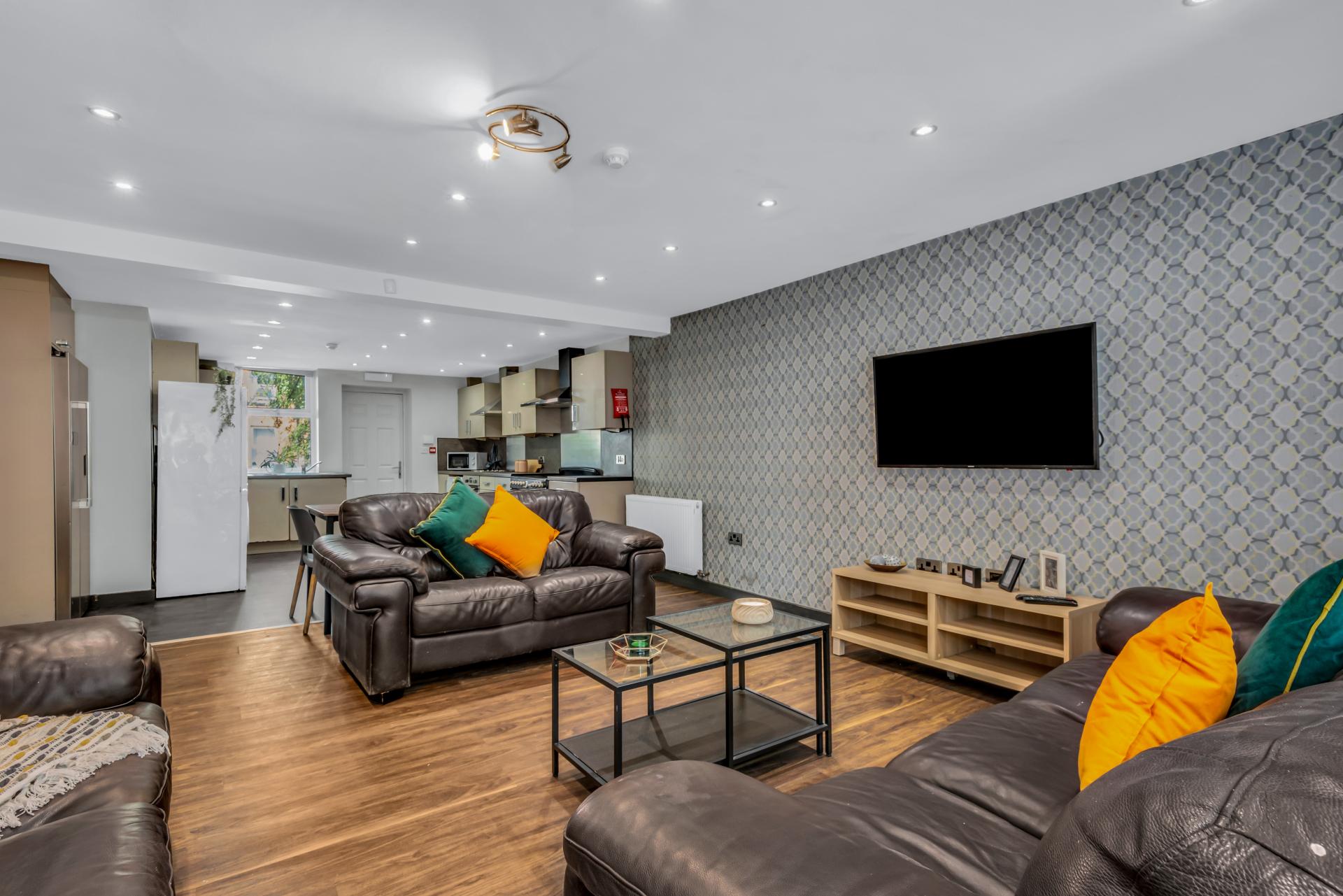 Room Hyde Park Road in Leeds