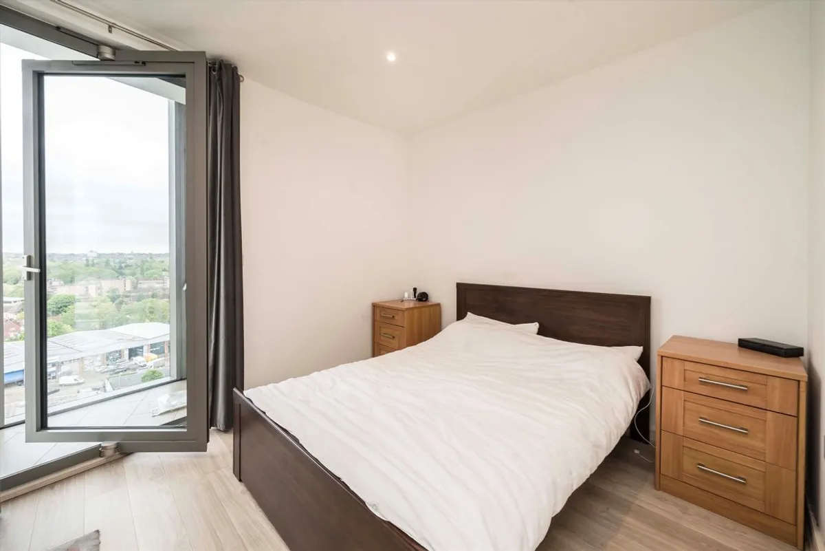 Flat Great West Road in Greater London