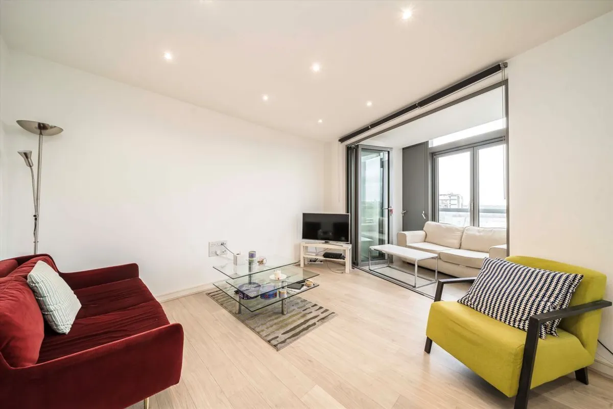 Flat Great West Road in Greater London