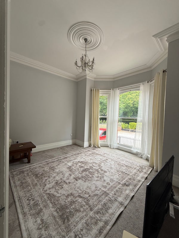 Room Ellesmere Road in Salford