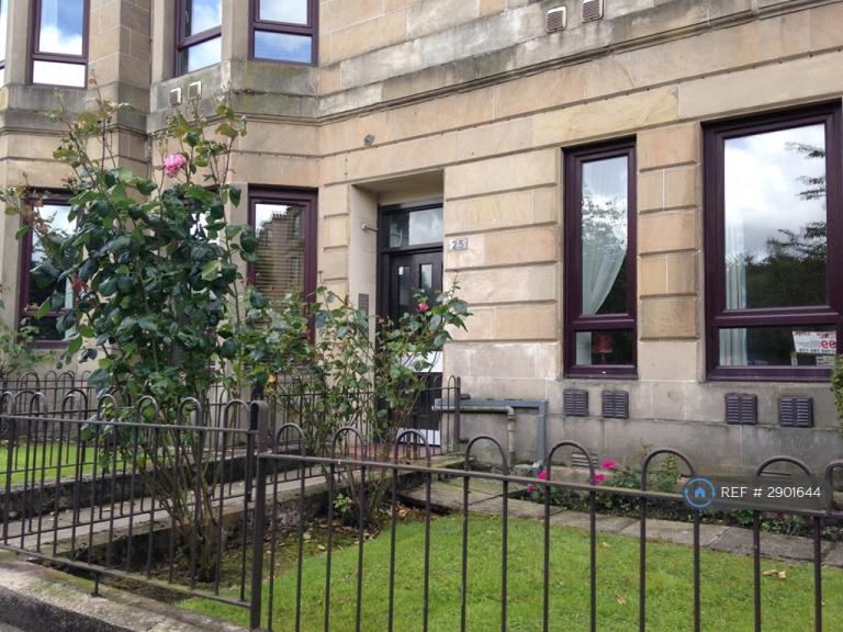 Flat Roebank Street in Glasgow