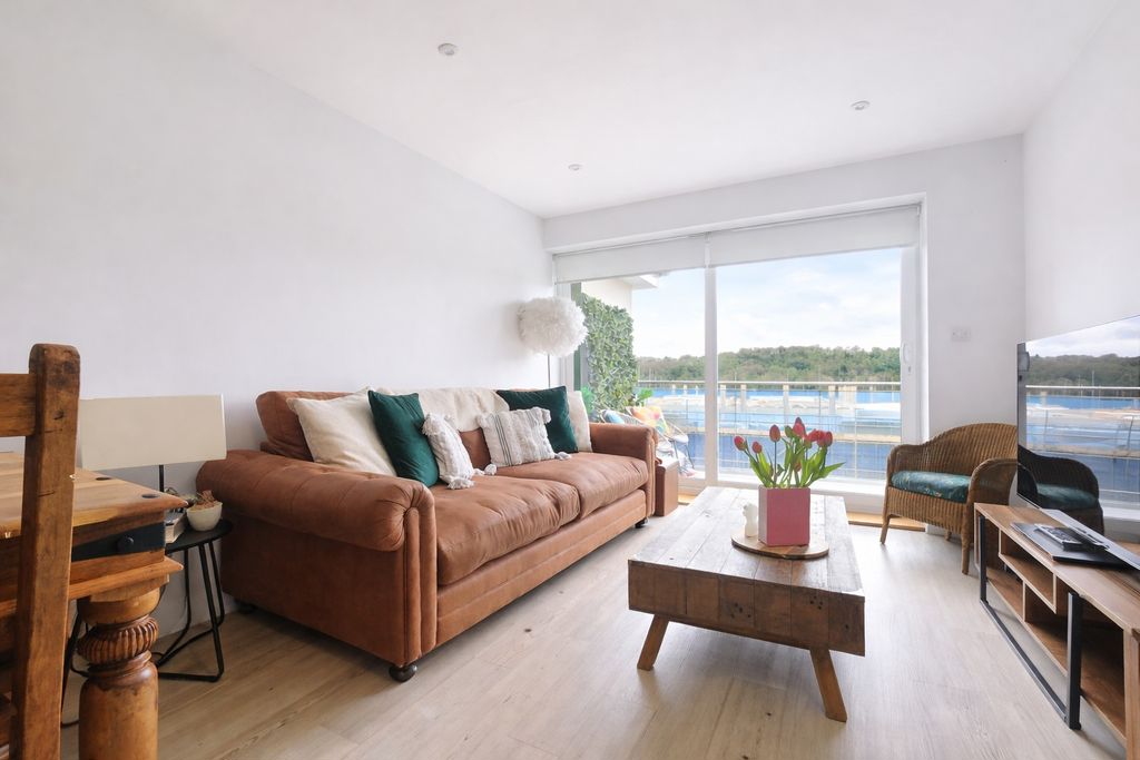 Flat Thornberry Gardens in High Wycombe