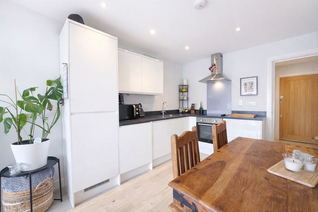 Flat Thornberry Gardens in High Wycombe
