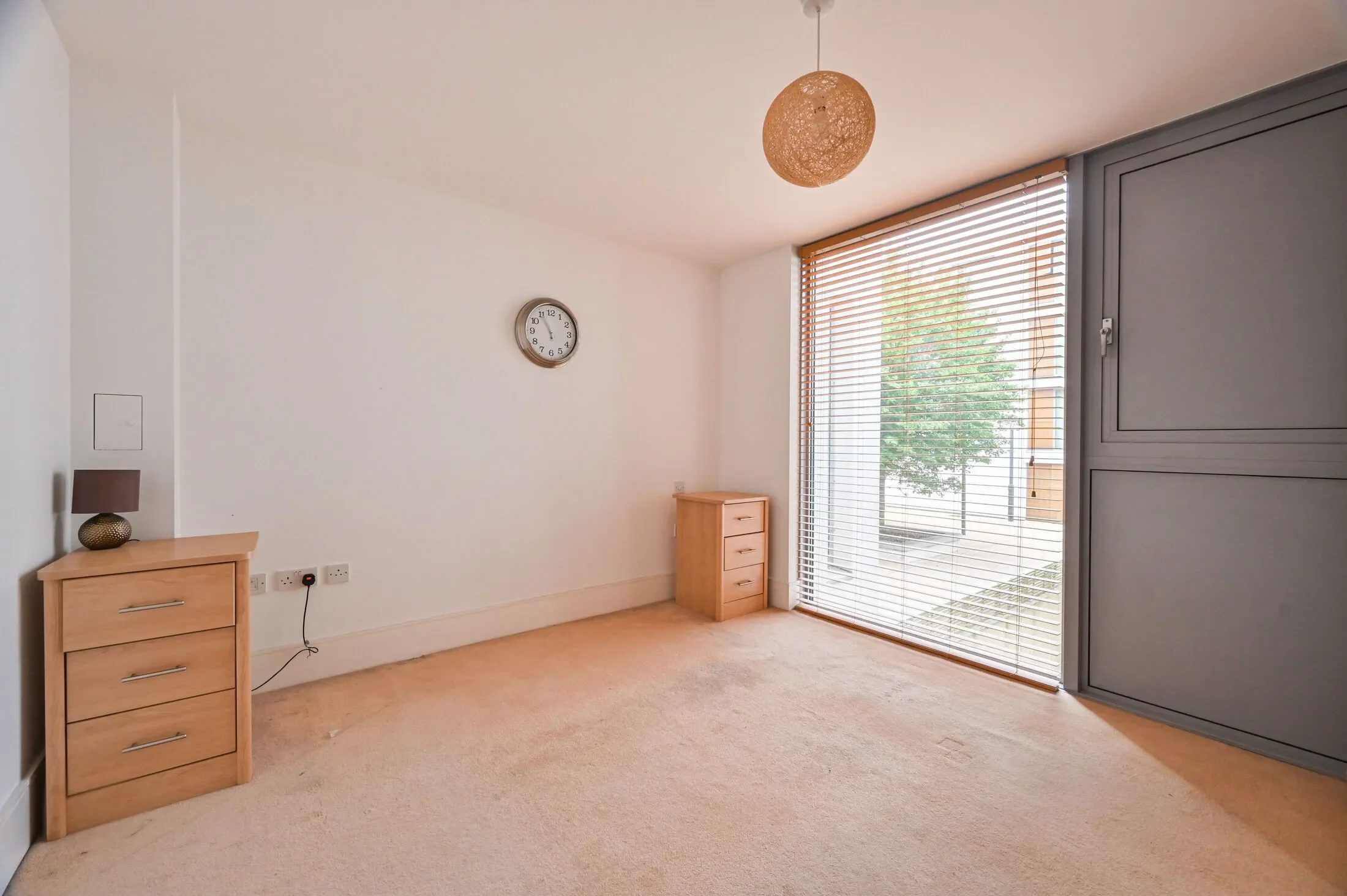 Flat Kelvin Road in Greater London