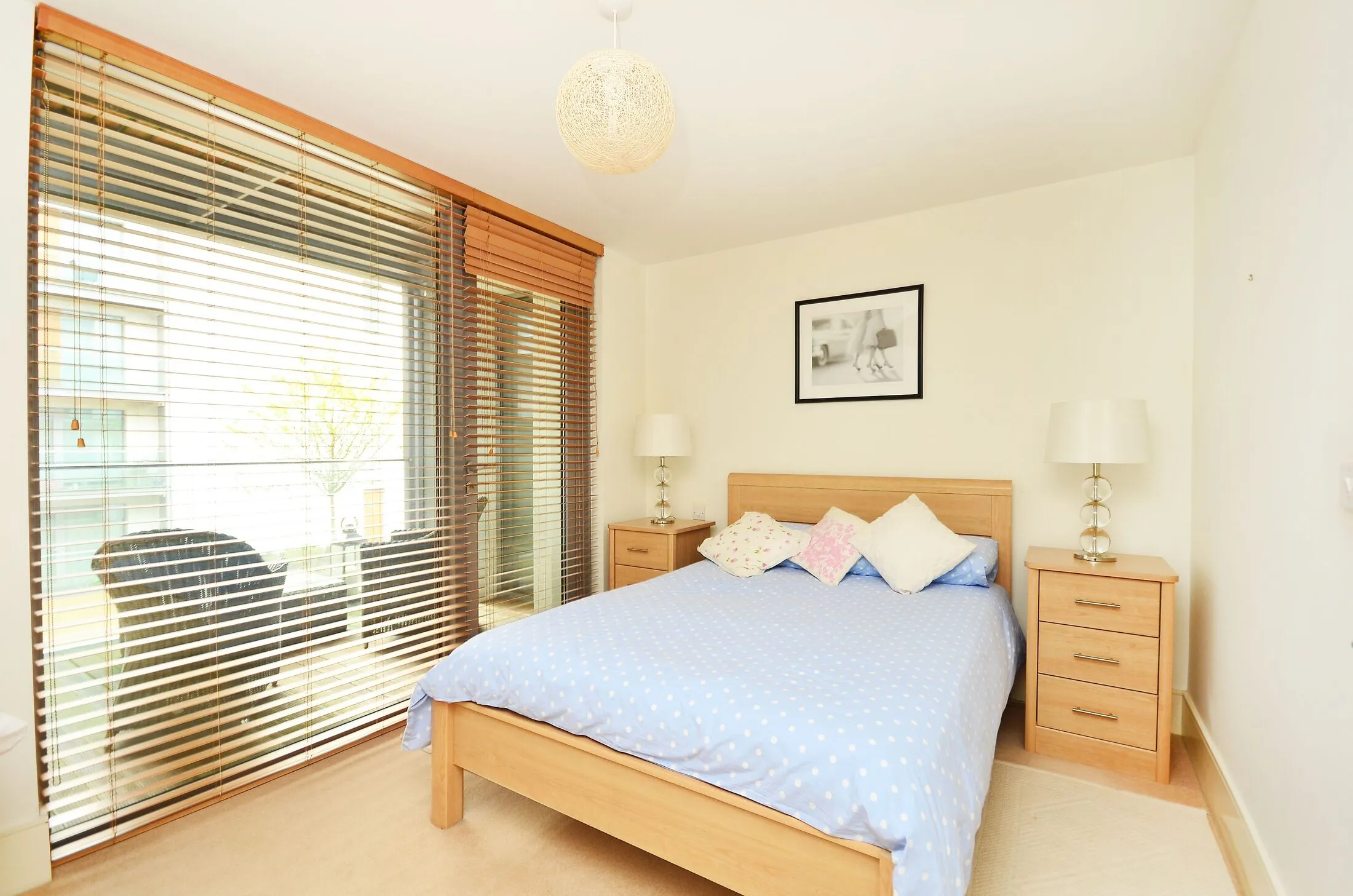 Flat Kelvin Road in Greater London