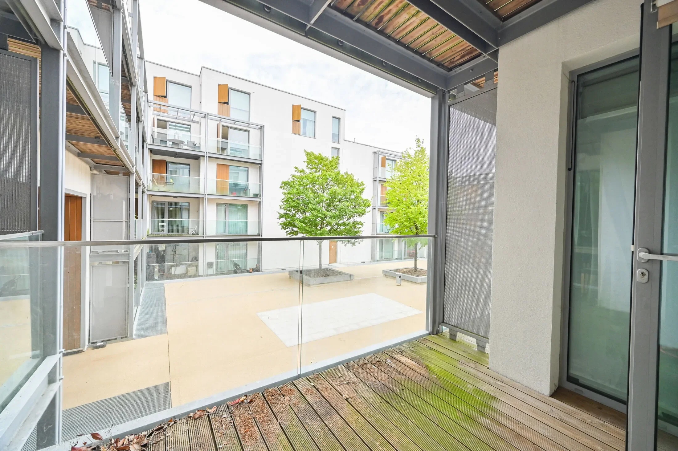 Flat Kelvin Road in Greater London