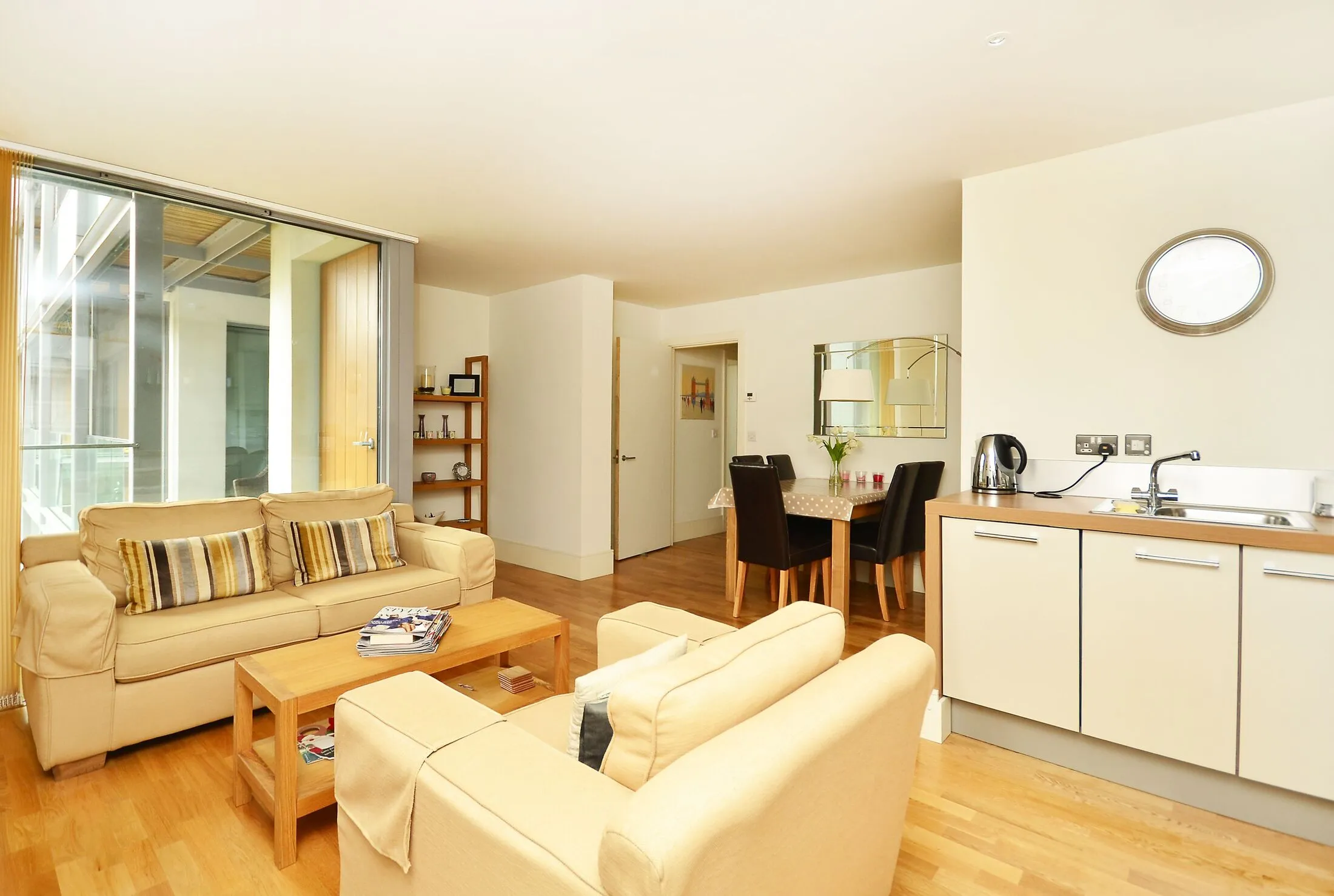 Flat Kelvin Road in Greater London
