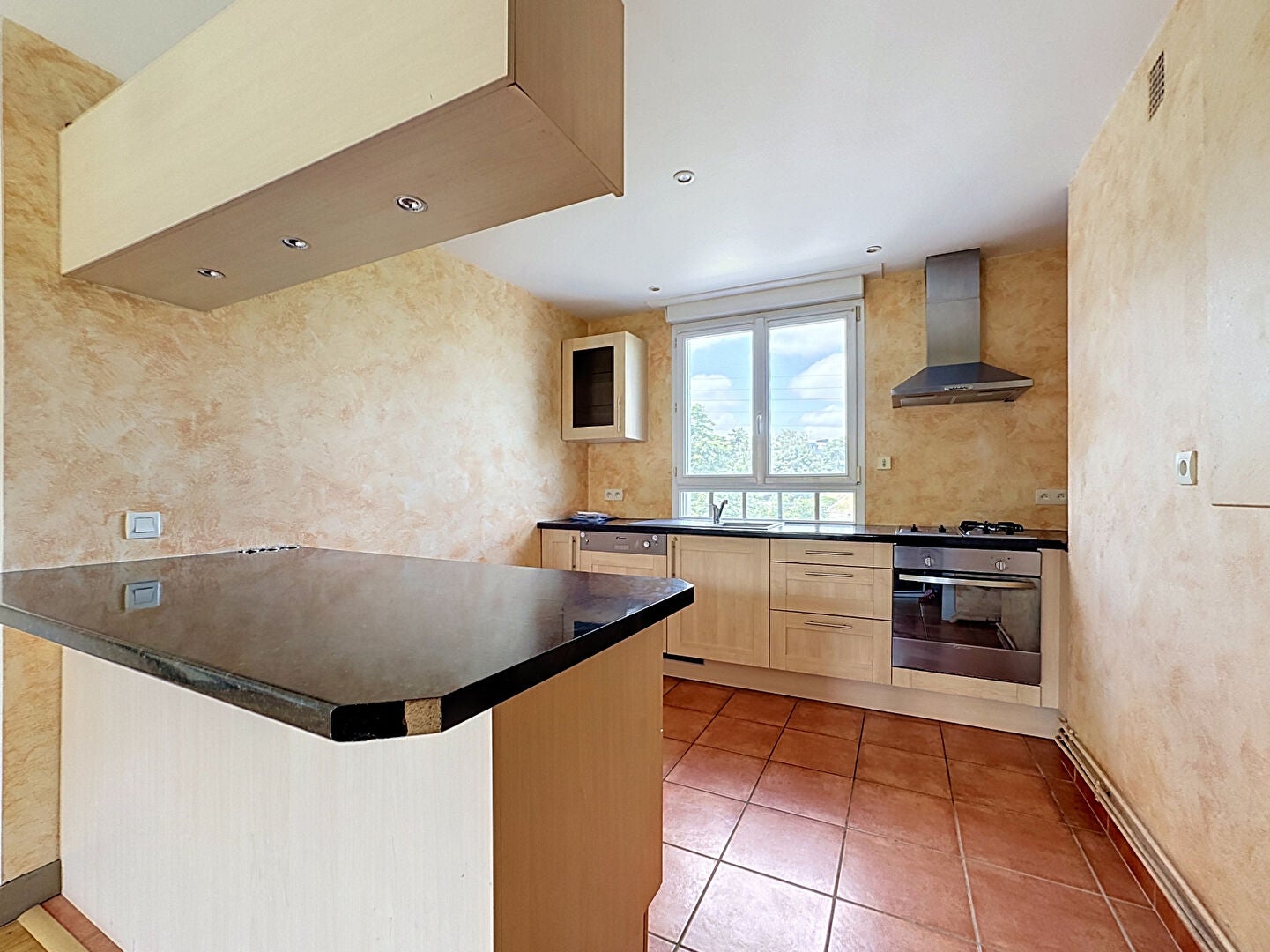 Flat Rue Jacques Jameau in Laval