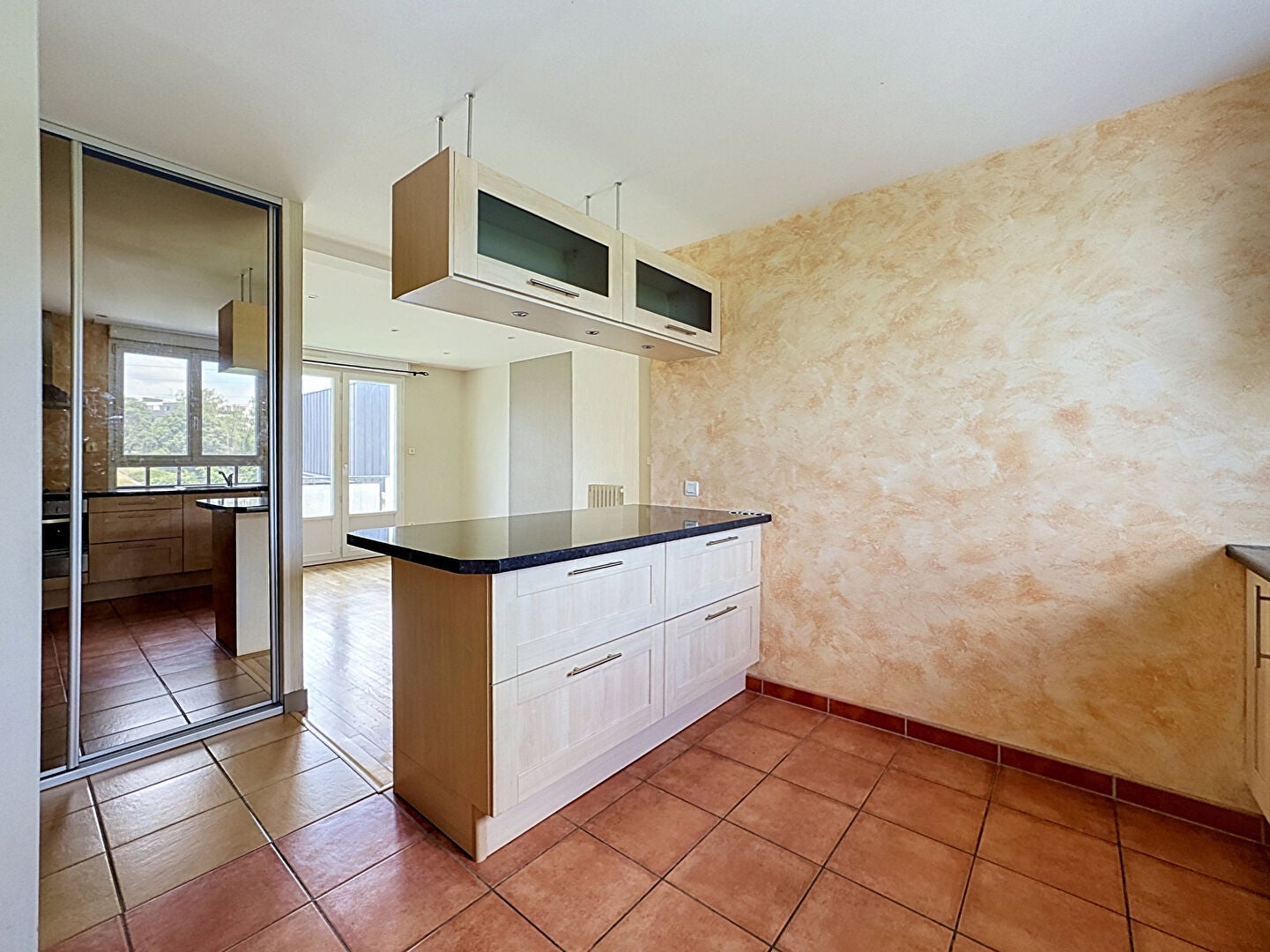 Flat Rue Jacques Jameau in Laval