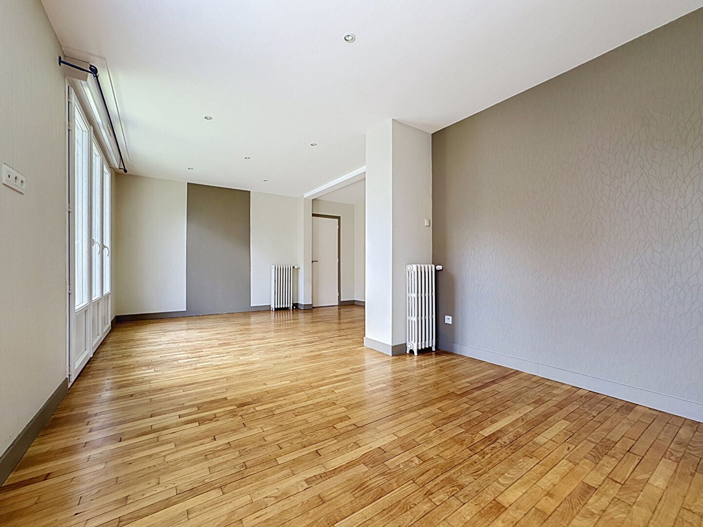 Flat Rue Jacques Jameau in Laval