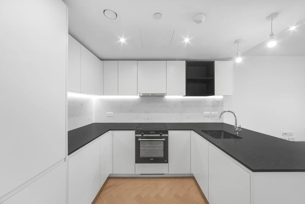 Flat Cold Harbour in Greater London