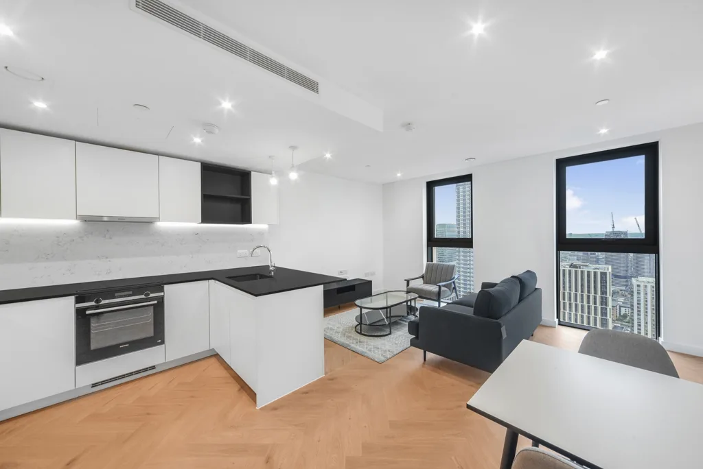 Flat Cold Harbour in Greater London