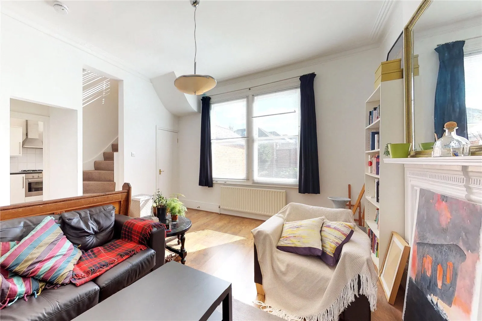 Flat Manstone Road in Greater London
