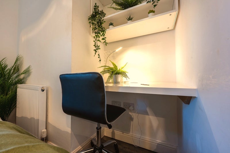 Room Lausanne Road in Manchester